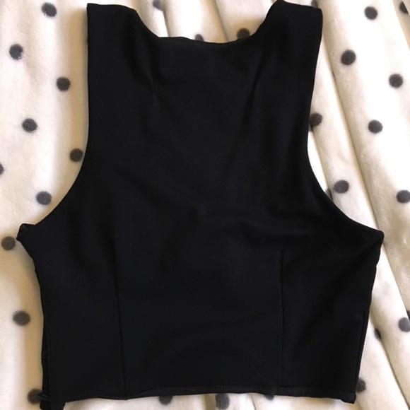 Nasty Gal - Black Sleeveless Lace-Up Detail Crop Top - Picture 2 of 4